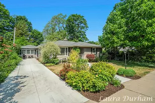 526 Butler St, Saugatuck, MI 49453 - Photo 2