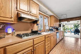 145 Pleasantview Dr, Battle Creek, MI 49017 - Photo 8