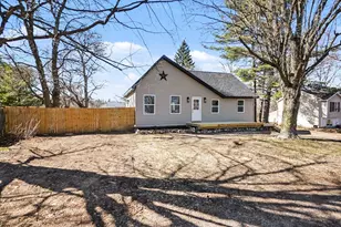 420 Pine St, Howard City, MI 49329 - Photo 2