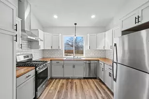 420 Pine St, Howard City, MI 49329 - Photo 6