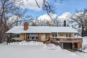 6928 Scotch Lake Dr, West Bloomfield, MI 48324 - Photo 2