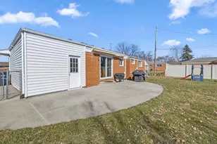 8860 Cherrylawn Dr, Sterling Heights, MI 48313 - Photo 32