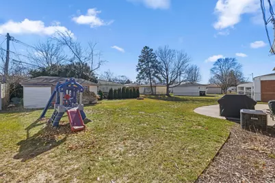 8860 Cherrylawn Drive, Sterling Heights, MI 48313 - Photo 34