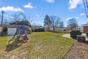 8860 Cherrylawn Dr, Sterling Heights, MI 48313 - Photo 34