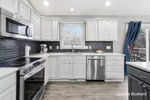 5211 Virginia Ln SW, Wyoming, MI 49418 - Photo 8