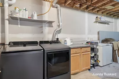 5211 Virginia Lane SW, Wyoming, MI 49418 - Photo 38