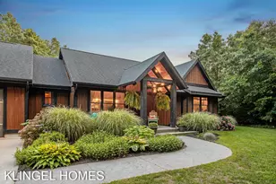 13698 Stearns Ct, Grand Haven, MI 49417 - Photo 2