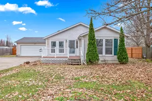 437 Richard St, Quincy, MI 49082 - Photo 2