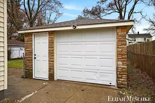 27 Maplelawn St SW, Grand Rapids, MI 49548 - Photo 34