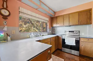 375 Woodlawn Ave, Grand Haven, MI 49417 - Photo 10