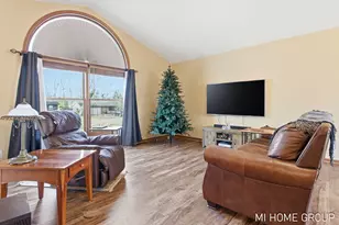 641 Pineview Dr, Holland, MI 49424 - Photo 10