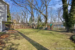 641 Pineview Dr, Holland, MI 49424 - Photo 8