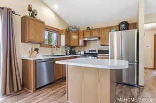 641 Pineview Dr, Holland, MI 49424 - Photo 14