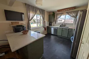 18298 Alvaro Ave, Brownstown, MI 48193 - Photo 8