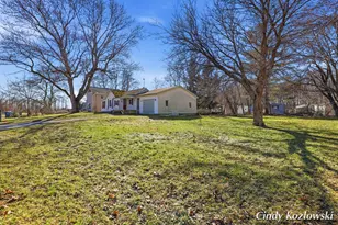 283 S Jones St, Grant, MI 49327 - Photo 4