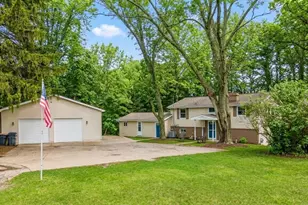 723 Arbor Ct, South Haven, MI 49090 - Photo 2