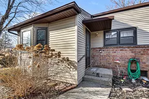 2639 Chatham Woods Dr SE, Grand Rapids, MI 49546 - Photo 2