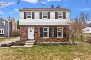 1829 Lonsdale Dr NE, Grand Rapids, MI 49503 - Photo 2