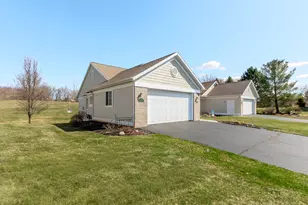 8905 N Clearwater Dr, Zeeland, MI 49464 - Photo 6