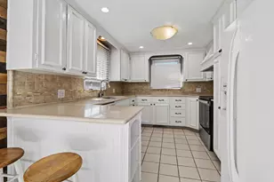 244 Downey Dr, Benton Harbor, MI 49022 - Photo 6