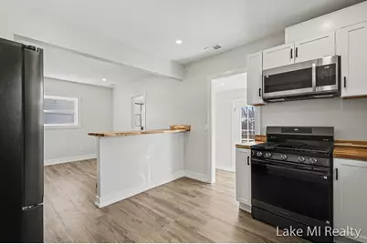 372 60th Street SE, Grand Rapids, MI 49548 - Photo 4