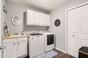 938 Mid Bluff Dr, Zeeland, MI 49464 - Photo 12