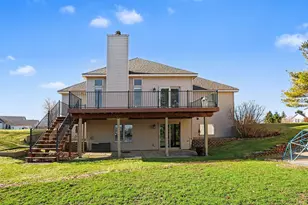 938 Mid Bluff Dr, Zeeland, MI 49464 - Photo 2