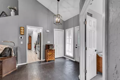 2018 W Coachlight Drive, Jackson, MI 49201 - Photo 4