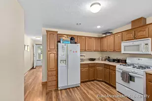 5232 E Sunfield Ln, Holland, MI 49423 - Photo 8