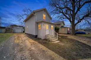 1811 Lewis St, Jackson, MI 49203 - Photo 2