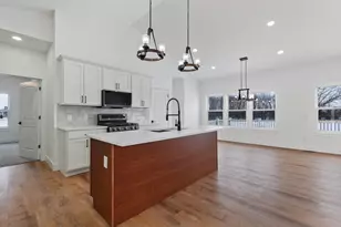 4909 Schmitz Ct, Adrian, MI 49221 - Photo 2