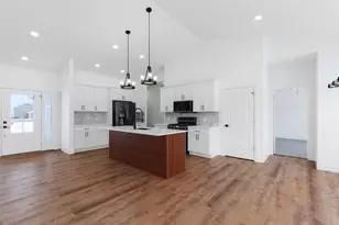 4909 Schmitz Ct, Adrian, MI 49221 - Photo 4