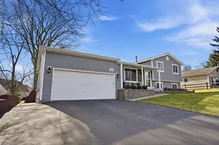 283 Shamrock St, Novi, MI 48377 - Photo 2