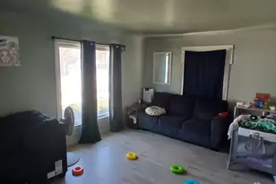 1086 Union Ave, Benton Harbor, MI 49022 - Photo 6