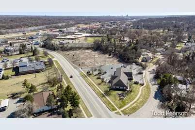 4211 Division Avenue N, Comstock Park, MI 49321 - Photo 2