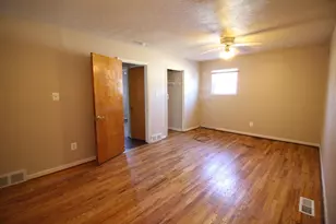 7521 Katherine St, Taylor, MI 48180 - Photo 10