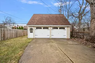 1218 Roslyn Rd, Grosse Pointe Woods, MI 48236 - Photo 14