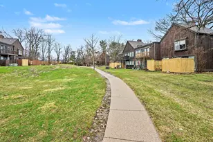 213 Paisley Ct, Kalamazoo, MI 49006 - Photo 2