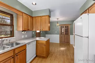 340 Collindale Ave SW, Grand Rapids, MI 49534 - Photo 10