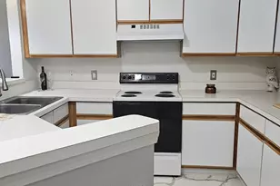 1573 Oakfield Dr, Ann Arbor, MI 48108 - Photo 2