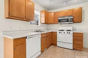 2271 McCracken St, Muskegon, MI 49441 - Photo 8
