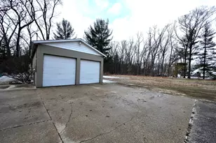 673 S Wolf Lake Rd, Muskegon, MI 49442 - Photo 4