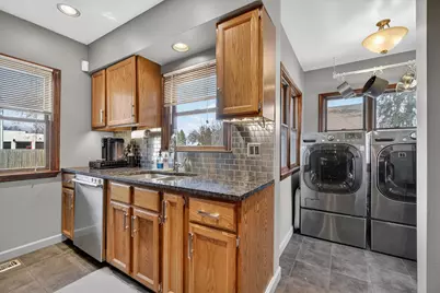 221 N Higby Street, Jackson, MI 49202 - Photo 22