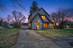 221 N Higby St, Jackson, MI 49202 - Photo 2