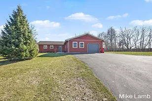 822 W 60th St, Newaygo, MI 49337 - Photo 2