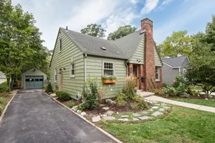 912 Hutchins Ave, Ann Arbor, MI 48103 - Photo 2