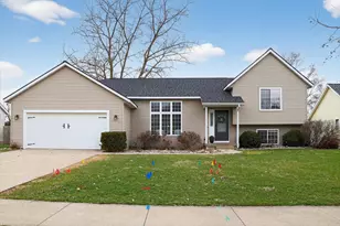 826 Meadow Dr, Wayland, MI 49348 - Photo 2