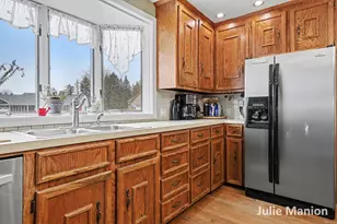 4701 Maplehollow Ct SE, Grand Rapids, MI 49508 - Photo 8