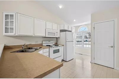 1518 Beechtree #22, Grand Haven, MI 49417 - Photo 8