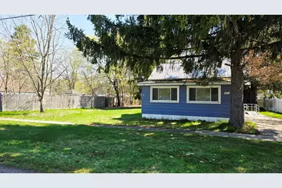 321 S 4th Street, Edmore, MI 48829 - Photo 1
